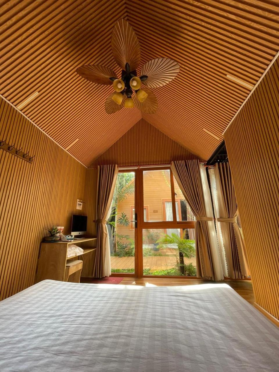 Lá Homestay 2 Long Xuyên Esterno foto