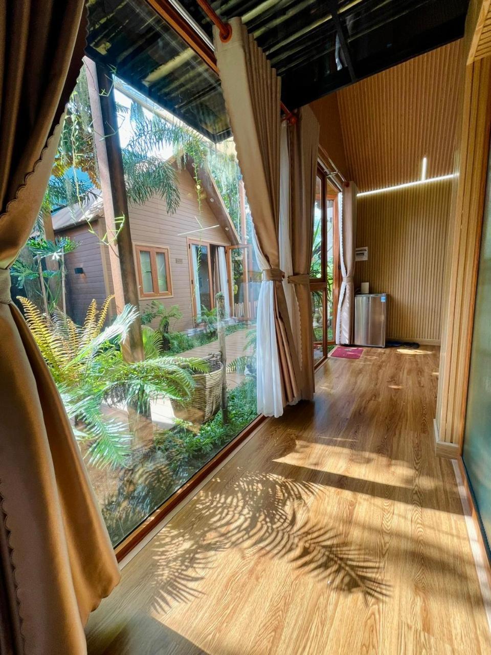 Lá Homestay 2 Long Xuyên Esterno foto