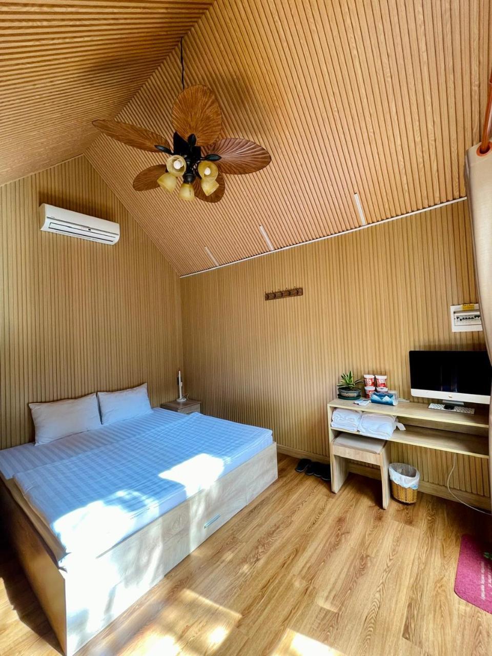 Lá Homestay 2 Long Xuyên Esterno foto