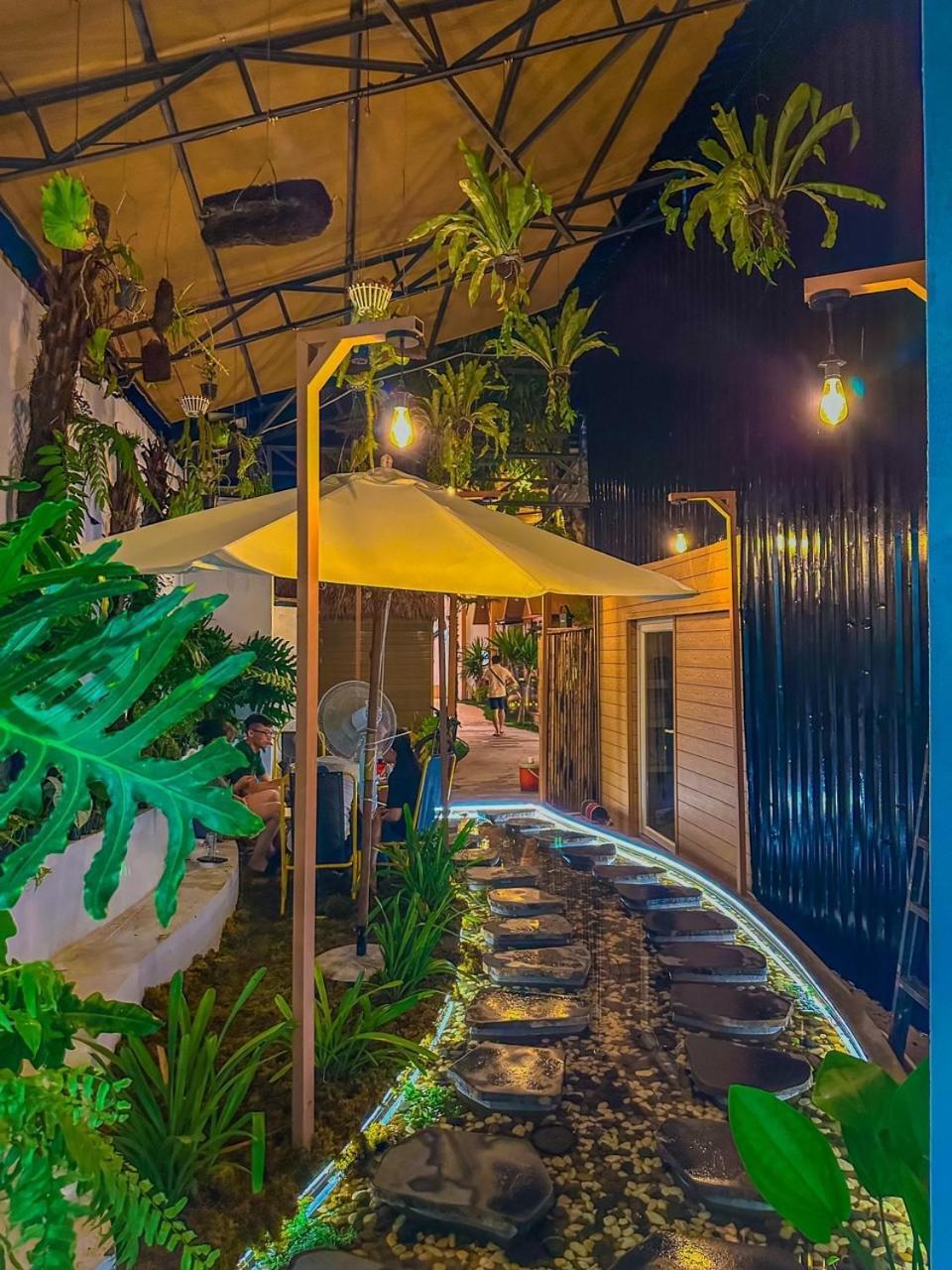 Lá Homestay 2 Long Xuyên Esterno foto