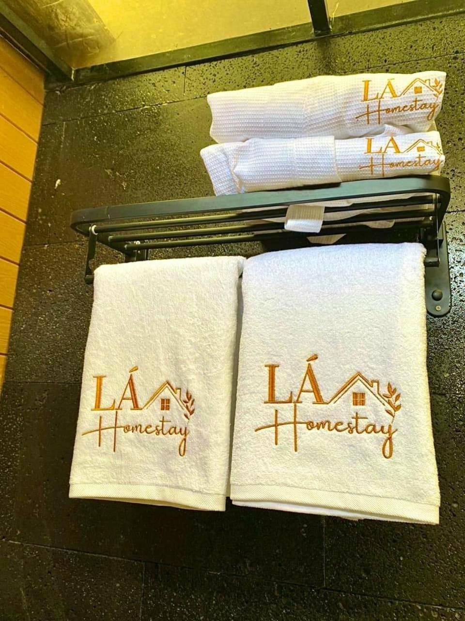 Lá Homestay 2 Long Xuyên Esterno foto